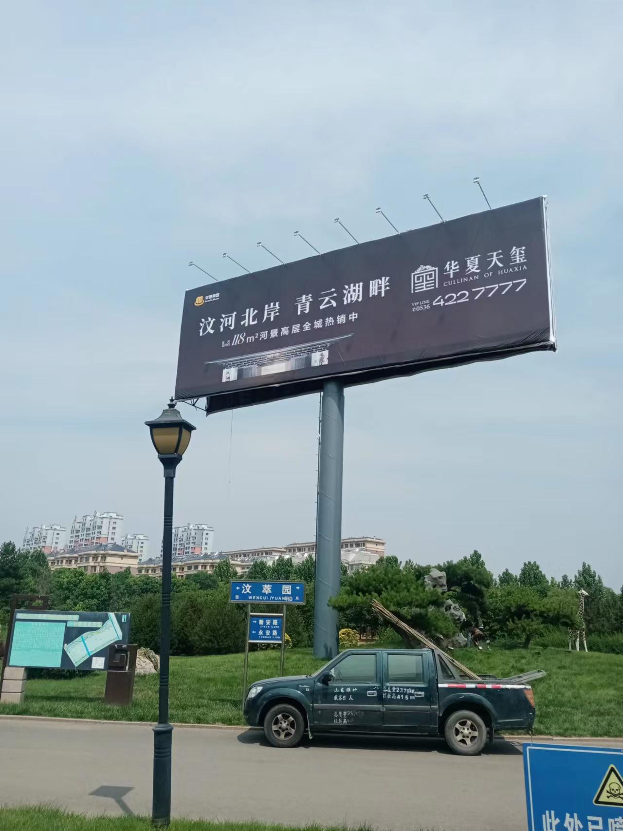 大型立柱廣告牌